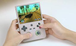 En la consola portátil Anbernic RG 477V se jugó Grand Theft Auto: San Andreas y Wuthering Waves
