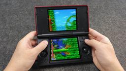 Lanzamiento del firmware oficial para la consola portátil Anbernic RG DS, que soluciona problemas con las pantallas