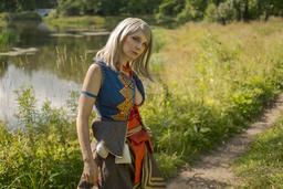 Cosplayer se presenta como la hechicera Keira Metz del juego "The Witcher 3: Wild Hunt"