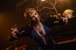 Un modelo mostró el cosplay de la semidiablesa Mizora en forma humana de Baldur's Gate 3