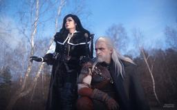 Cosplayers se transformaron en Yennefer y Geralt del juego "The Witcher 3: Wild Hunt"