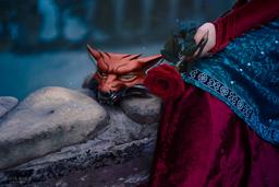 Cosplayer encarna a Triss de The Witcher 3: Wild Hunt - aventuras en un baile de máscaras