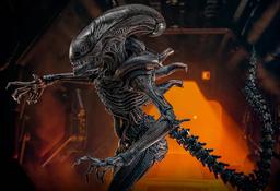 Ya salió la figura del xenomorfo quemado de la película "Alien: Romulus" de Hot Toys