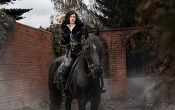 Cosplayer encarna a Yennefer del juego "The Witcher 3: Wild Hunt": aventuras de una hechicera