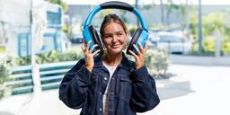 Lanzamiento de Blue XL: un altavoz Bluetooth con la forma de unos enormes auriculares de JLab Audio