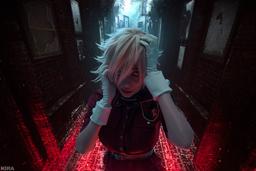 (18+) Cosplayer se presenta como Victoria Ceras de "Hellsing": encuentro con un verdadero vampiro