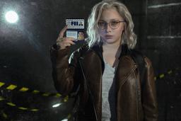 Modelo muestra el cosplay de Grace Ashcroft de Resident Evil Requiem: analista técnica del FBI en acción