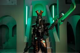 Cosplayer se presenta como un guardia liche necrón del universo de Warhammer 40,000
