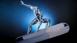 Hot Toys presenta la figura de Silver Surfer, el heraldo de Galactus del universo de cómics de Marvel