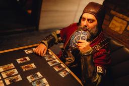 Cosplayer encarna al Barón Sangriento de The Witcher 3: Wild Hunt: "Nunca hay demasiado Gwent"
