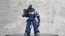 JoyToy muestra el unboxing de la figura de un Intercesor Pesado Ultramarine de Warhammer 40,000: Space Marine 2