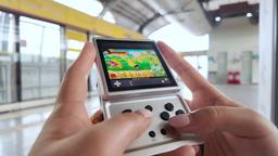 Se publicó el tráiler de Anbernic RG Rotate, un dispositivo portátil universal con pantalla giratoria
