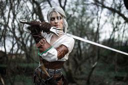 La modelo presentó un cosplay de Ciri de The Witcher 3: Wild Hunt - las aventuras de la Cenicienta