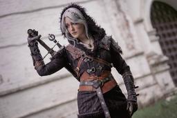 La cosplayer se transformó en Ciri de The Witcher IV, una cazadora de monstruos profesional