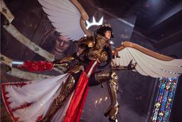 Косплеер предстала в образе Святой Целестины из Warhammer 40,000 — защитницы Империума