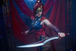 Косплеер предстала в образе Катарины из League of Legends в скине «Маскарад Чёрной Розы»