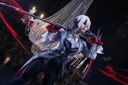 Косплеер перевоплотилась в Арлекино из Genshin Impact — защитницу «Дома очага»