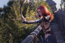 Модель представила косплей Эйлы Охотницы из The Elder Scrolls V: Skyrim — верной почитательницы Хирсина