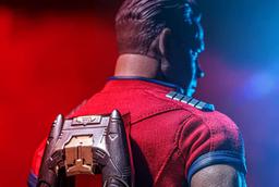 "Soy el que trae la paz": Hot Toys adelanta una nueva figura de Peacemaker de la serie homónima