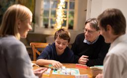 Los juegos de mesa fortalecen los lazos familiares y siguen atrayendo activamente la atención de los millennials