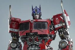 Publicado un video del unboxing y ensamblaje de la estatua de Optimus Prime de 236 cm de Queen Studios