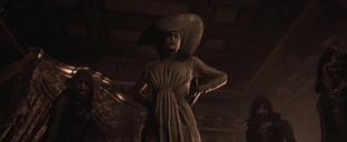 Сексуальная вампирша делает больно главному герою Resident Evil Village. Утекший геймплей