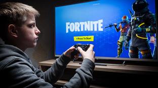 Преступники предлагают детям в Fortnite игровую валюту за хранение и распространение наркотиков