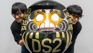 Создатели Death Stranding 2 готовятся к изнурительному восхождению. Кодзима показал фото собрания и праздничный стол