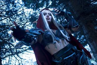 Косплеерша превратилась в Сильвану Ветрокрылую из MMORPG World of Warcraft
