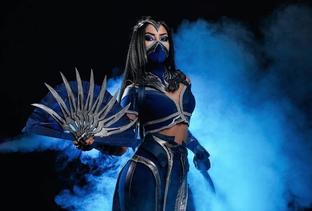 Принцесса Эдении: модель показала косплей Китаны из файтинга Mortal Kombat 1