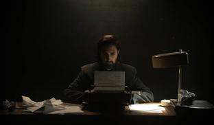 Противостояние тьме: косплеер превратился в Алана Уэйка из игры Alan Wake 2