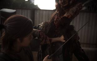 Слепая ярость: косплеерши превратились в Элли и Щелкуна из The Last of Us Part 2