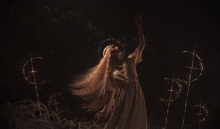 Возрождение бога: модель показала косплей Микелла Неомрачённого из Elden Ring: Shadow of the Erdtree