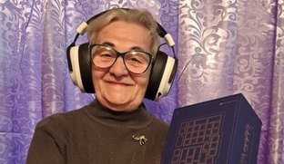 76-летняя стримерша Бабушка Ольга продала свои скины из CS 2, чтобы помочь погасить кредиты семьи