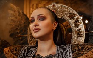 «Бедный Итан, ты всего лишь человек»: косплеерша воплотила образ Матери Миранды из Resident Evil Village