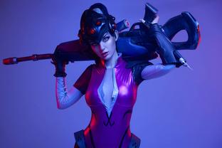 Идеальная убийца: косплеер перевоплотилась в Роковую Вдову из Overwatch 2
