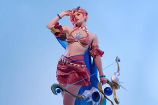 Директор модного дома «Фрель»: модель показала косплей Эш из League of Legends в пляжном скине