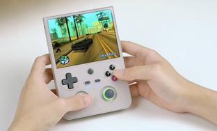 На портативной консоли Anbernic RG 477V сыграли в Grand Theft Auto: San Andreas и Wuthering Waves
