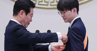 Корейский киберспортсмен Faker получил высшую награду от президента Южной Кореи