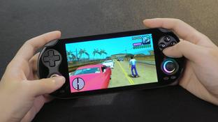 На портативной консоли Anbernic RG Vita сыграли в Dragon’s Crown, Persona 4 Golden и другие проекты