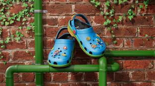 Crocs выпустит в июле коллекцию обуви по вселенной Марио — прогулка по Грибному королевству