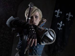 Косплеер воплотила Бьянку из The Witcher 2: Assassins of Kings — воительницу отряда «Синие Полоски»