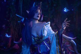 Косплеер воплотила образ Морганы из League of Legends в скине «Дух цветения»
