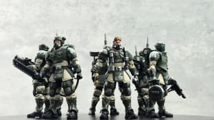 JoyToy показала распаковку фигурки касркина из вселенной Warhammer 40,000