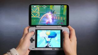 На портативке с двумя экранами Ayaneo Pocket DS одновременно сыграли в Zenless Zone Zero и Honkai: Star Rail