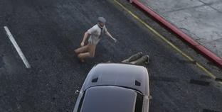 Умелец сделал мод для GTA 5 с автоподставами: пешеходы кидаются под колеса, а затем пытаются засудить игрока