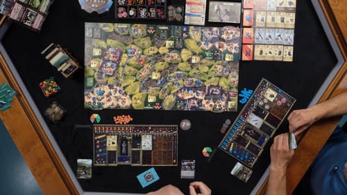 Los derechos de las imágenes pertenecen a Warhorse Studios y Czech Games Edition