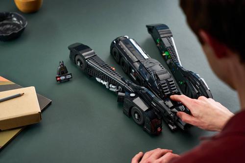 Image rights belong to Warner Bros. Entertainment, DC Comics, and LEGO Group