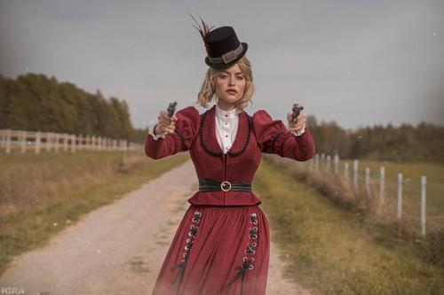 Photographer: KIRA photoarts | Kira Mitenkova. Cosplayer: torieaesth
