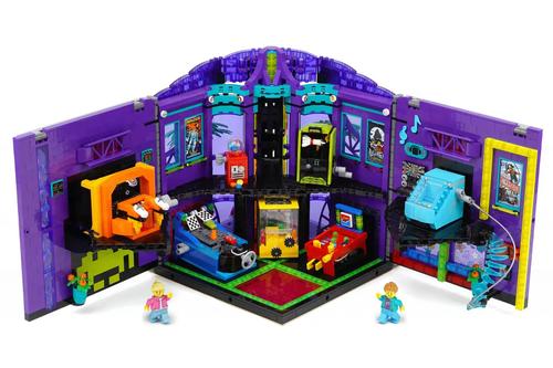 Права на изображения принадлежат Liam Paradise и LEGO Group